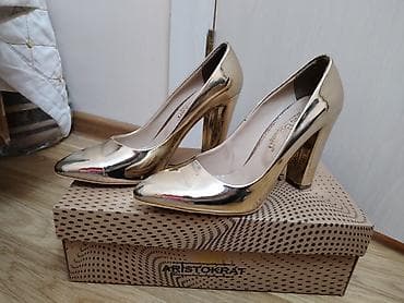 ağ qizil: Qızılı rəngli qadın tuflisi – qalın dikdaban, parlaq lak örtüklü - — 2