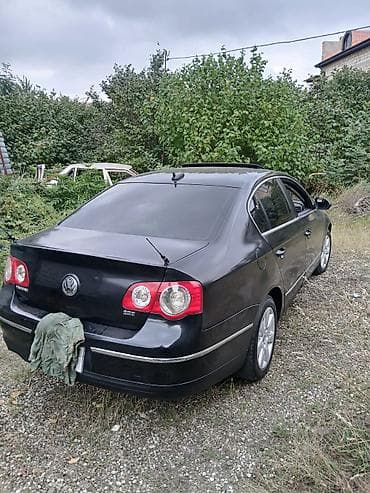 volqa ehtiyat hisseleri: Volkswagen Passat sedan. Avtomobilin salonu qara rəngdədir və ön — 9
