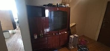 klassik qorka: Sovet dövrünə aid klassik mebel dəsti - Vitrin şkaf: üst hissədə şüşə — 2