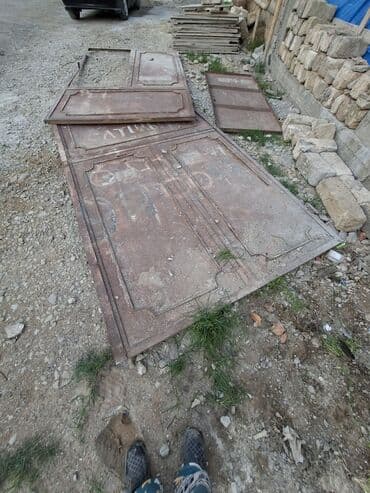 demir qapi: İşlənmiş Dəmir Həyət darvazası, Yana açılan, 4 m, rəng - Qəhvəyi, Ünvandan götürmə — 1