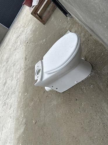 Divar tipli quraşdırma üçün keramika unitaz gövdəsi və oturacaq qapağı