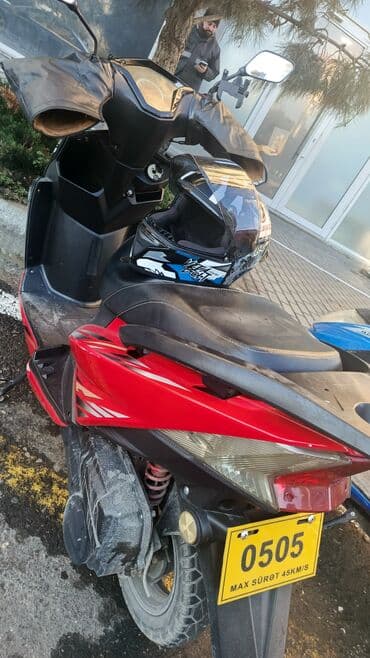 купить мопед в кредит: Qırmızı rəngli benzinli skutər Moto satilir 125 kub prava teleb edir — 6