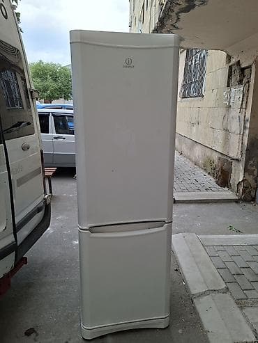marojna soyducusu: İşlənmiş 2 qapılı Indesit Soyuducu Satılır, rəng - Ağ — 1