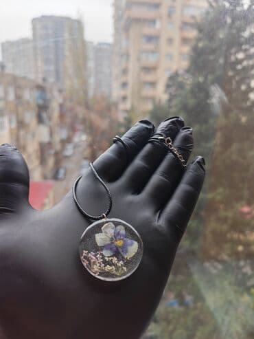 uzun qizil sirqalar: Epoksi qatqı ilə hazırlanmış əl işi kulonlar - Çiçək kolleksiyası — 10