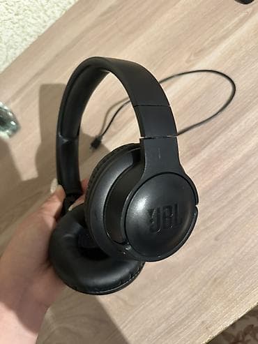 micro qulaq: JBL simsiz qulaqlıq 2 defe işledilib kenarinda ehtiyatsizliqdan zede — 2