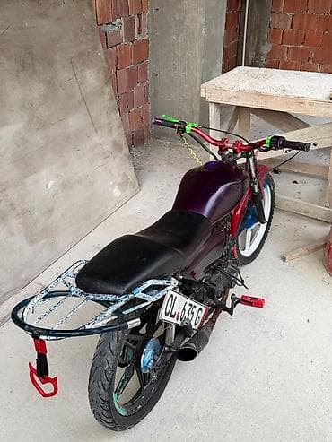 disk teker barter: Bənövşəyi rəngdə motosiklet, qırmızı ön çəngəl və sükanla. Arxa — 3