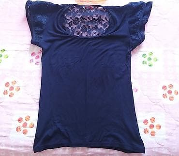 - Model: qısaqol, dairəvi yaxa - Material: yumşaq, nazik trikotaj