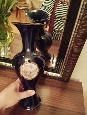 Ev saatları: Bir vaza, Keramika — 1