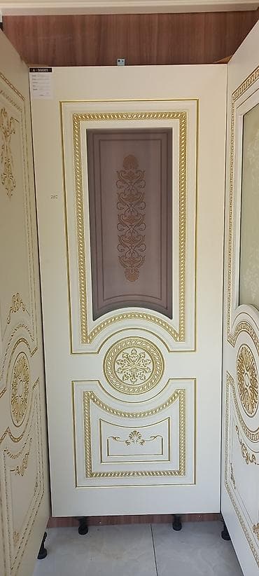 beton panel: Klassik üslubda interyer qapısı - Rəng: krem tonlarında, qızılı — 1