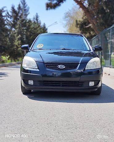 Kia Rio: 1.4 l | 2006 il Sedan