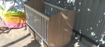 ağac əkən: Oğlan və qız üçün, İşlənmiş, Dördbucaq, Beşik, Dəst ilə, Matras ilə, Yellənmə mexanizmsiz — 1