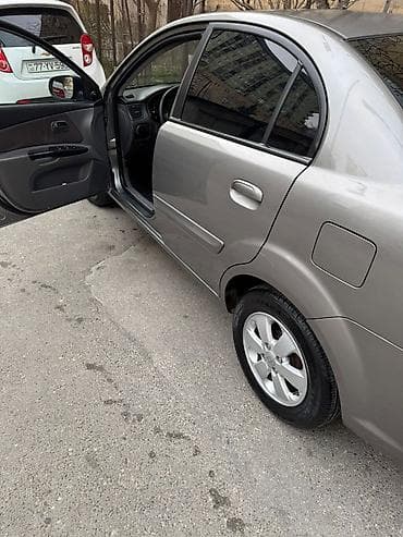 kia rio masin: Kia Rio: 1.4 l | 2010 il Sedan — 8