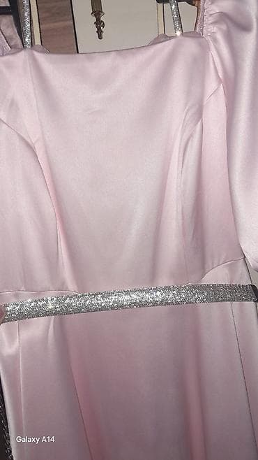 qol satlar: Cəmi 1 dəfə toya geyinilib özü 100 manata alınıb.Toy, nişan — 3