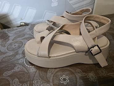 Çəkmələr: Bir defe geyinilib tezeden secilmir.Bej rəngli qadın platforma sandal — 1