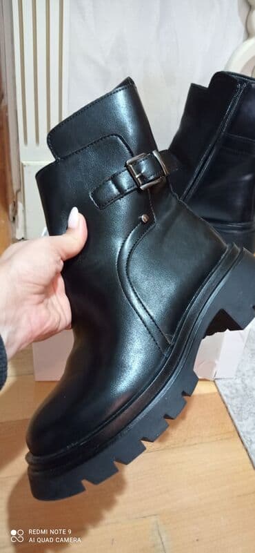 çəkməcə: 38 razmer,1 defe geyinilib,30 man satiram,baha alinib,ici istidi — 3