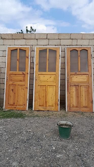 samdan: Taxta iç qapılar – 3 ədəd - Material: təbii şam/kətan ağacı (ağac — 1