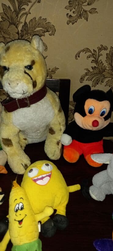 ayı yumşaq oyuncaqlar: Müxtəlif formalı və ölçülü yumşaq oyuncaqlar dəsti. Dəstdə cizgi film — 7