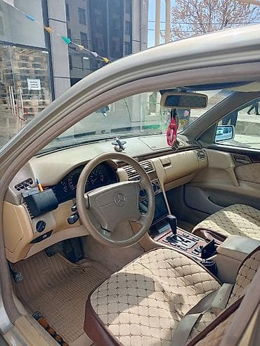 ford transit stop: Mercedes-Benz E 280: 2.8 l | 1997 il Sedan — 10