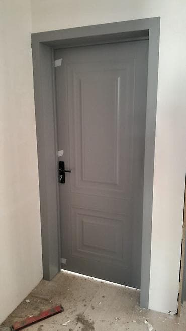 şeyf qapi: Ağ və boz rəng variantlarında modern interyer qapıları - Dizayn — 6