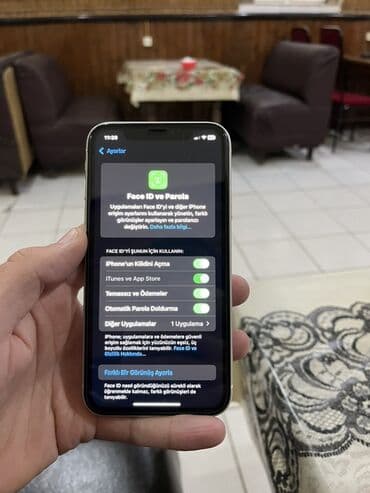 Kia: IPhone 11, 64 GB, Ağ, Face ID — 2