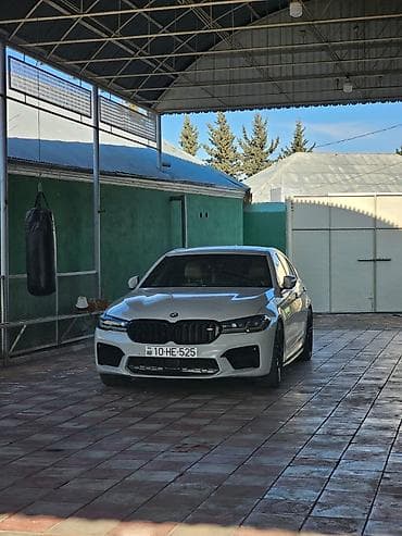 bmw m3 gtr: BMW 5 series: 2 l | 2017 il Sedan — 4