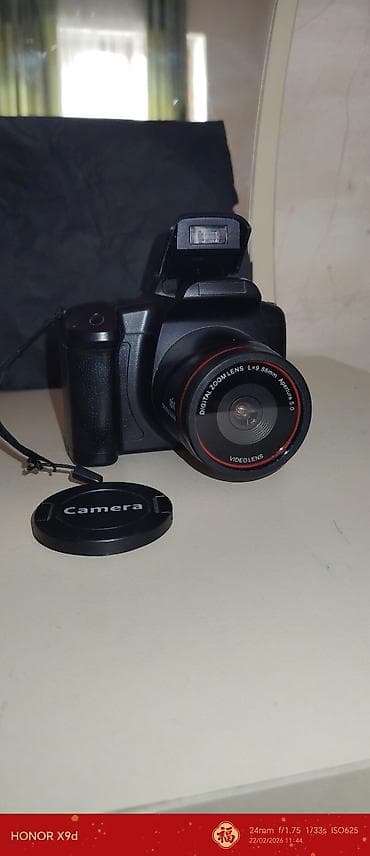 Fotokameralar: Rəqəmsal fotoaparat – kompakt “bridge” tipli gövdə Xüsusiyyətlər: - — 3