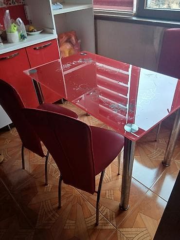 rengli metbex mebelleri: Qırmızı-ağ dizaynlı mətbəx mebeli dəsti(stol cə stullarla birlikdə)- — 2