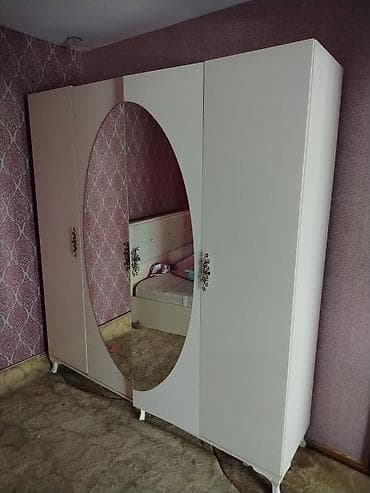 kunc ref: Ağ rəngdə 4 qapılı geyim dolabı - Klassik, zərif dizayn: ön hissədə — 1