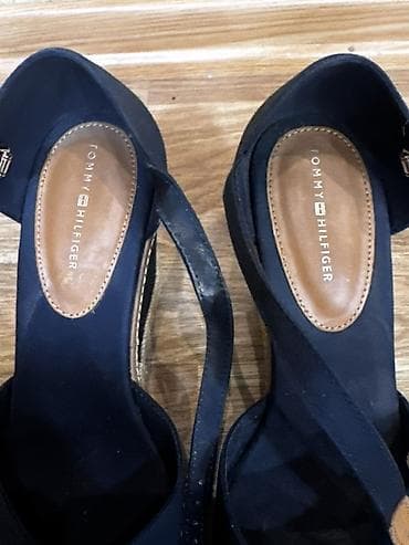 tammy hilfiger: Tommy Hilfiger qadın platforma sandaleti
1 defe geyinilib 39 razmer — 4