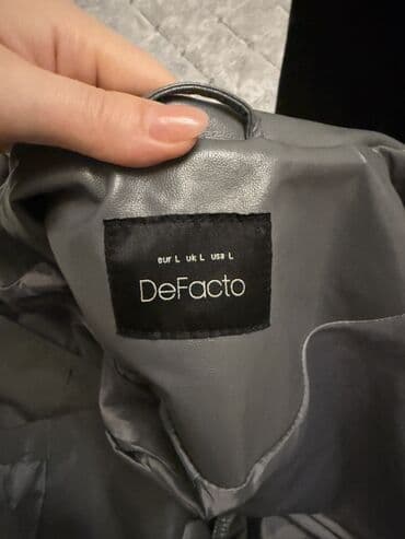 kişilər üçün qış plaşı: Boz rəngli uzun trençkot (eko‑dəri) - Material: hamar, parıltılı — 5