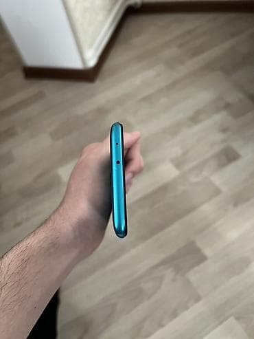 azerbaycan iphone 11: 64gb/4gb Ustada olmayıb, ekranında cızıq falan yoxdu, problemi — 4