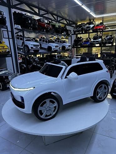 uşaq çantalar: Uşaq üçün elektrikli mini maşın – ağ rəngli, futuristik SUV dizaynı - — 2