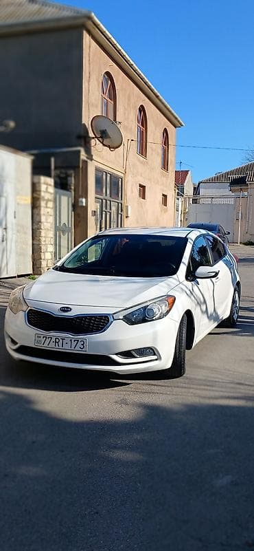 kia clarus: Kia Forte sedan – ağ rəng, 4 qapı, AZ dövlət nömrə nişanı 77-RT-173 — 5