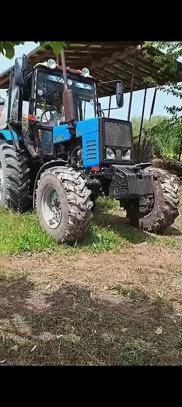 06 maşın: Belarus MTZ-82 traktoru - Güclü dizel mühərrik, ön çəkişli quruluş - — 2