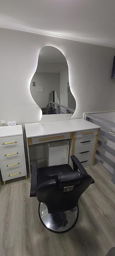 dırnaq stulu: Məhsul: Vizaj/saç ustası üçün iş masası və dalğalı LED güzgü dəsti Əla — 4