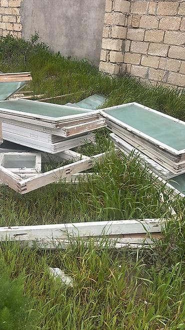 am şekili: Şüşə satılır qiyməti razılaşma. 
Köhnə pəncərələrdən cıxma — 2