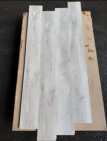 Açıq boz-dub ağac naxışlı laminat döşəmə panelləri - Rəng və dizayn — 1