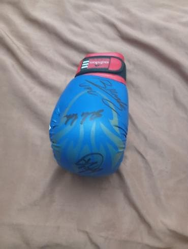 Məhsul: Adidas boks əlcəyi – mavi rəng, alov naxışlı dizayn, qara (UFC — 1