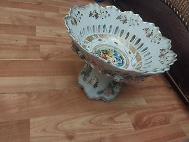 çiçək: Porcelan ayaqlı meyvə qabı / Meyvə qabi istifade olunmayıb. Unvan — 2