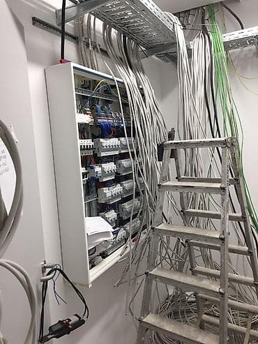 ev fasadları: Peşəkar elektrik-texniki montaj xidməti Tətbiq sahələri: - Mənzil — 7