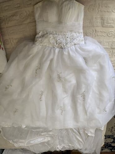 Toy aksesuarları: Ağ gəlinlik – straplez, A-kəsimli, uzun quyruqlu model. - Üst hissə — 10