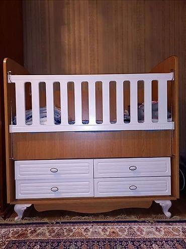 детские кроватки с комодом: Для девочки и мальчика, Четырехугольная, Колыбель, Без бортиков, Без матраса, Без механизма качания — 1