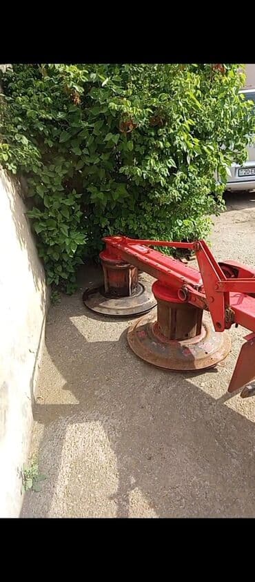 traktor altlıqlı ağ bosonojkalar: Islek veziyyetde — 4