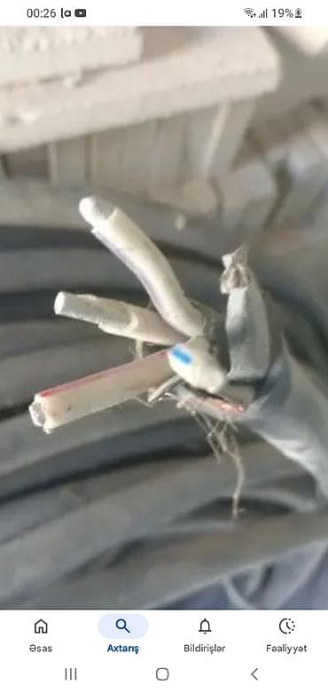 Uzadıcılar: Şəkildə göstərilən elektrik kabeli. Xüsusiyyətlər: 4 faza 70 mm 35 30 — 1