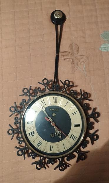 Divar saatları, Mexaniki, Saniyə əqrəbi