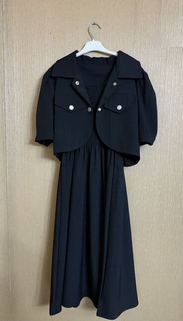 Qara rəngli iki hissəli qadın dəsti: - Midi uzunluqda, axıcı ətəkli lalafo.az -da Qara rəngli iki hissəli qadın dəsti: - Midi uzunluqda, axıcı ətəkli