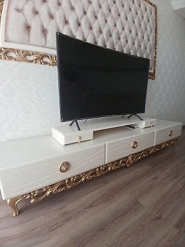 divar polkalari: Düz TV altlığı, Polkalı — 1