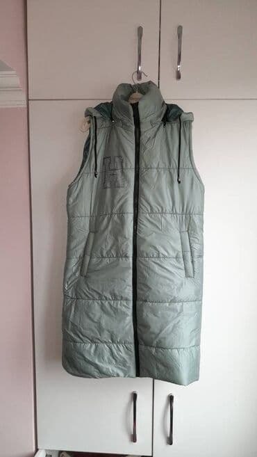 Jiletka 42 razmer.2-3 dəfə geyinilib.Yumşaq materialdadı.uzunluğu