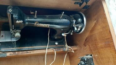 qədim sandıq: Tikiş mаşını Opша
Motorla işləyir mebeldən stolu var — 3
