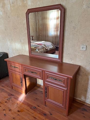 asma guzgu: Yataq otağı dəsti – klassik üslub, qoz rəngi Komplekt: - 4 qapılı — 2